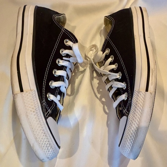 Converse Sneaker Size 7.5 - Picture 4 of 5